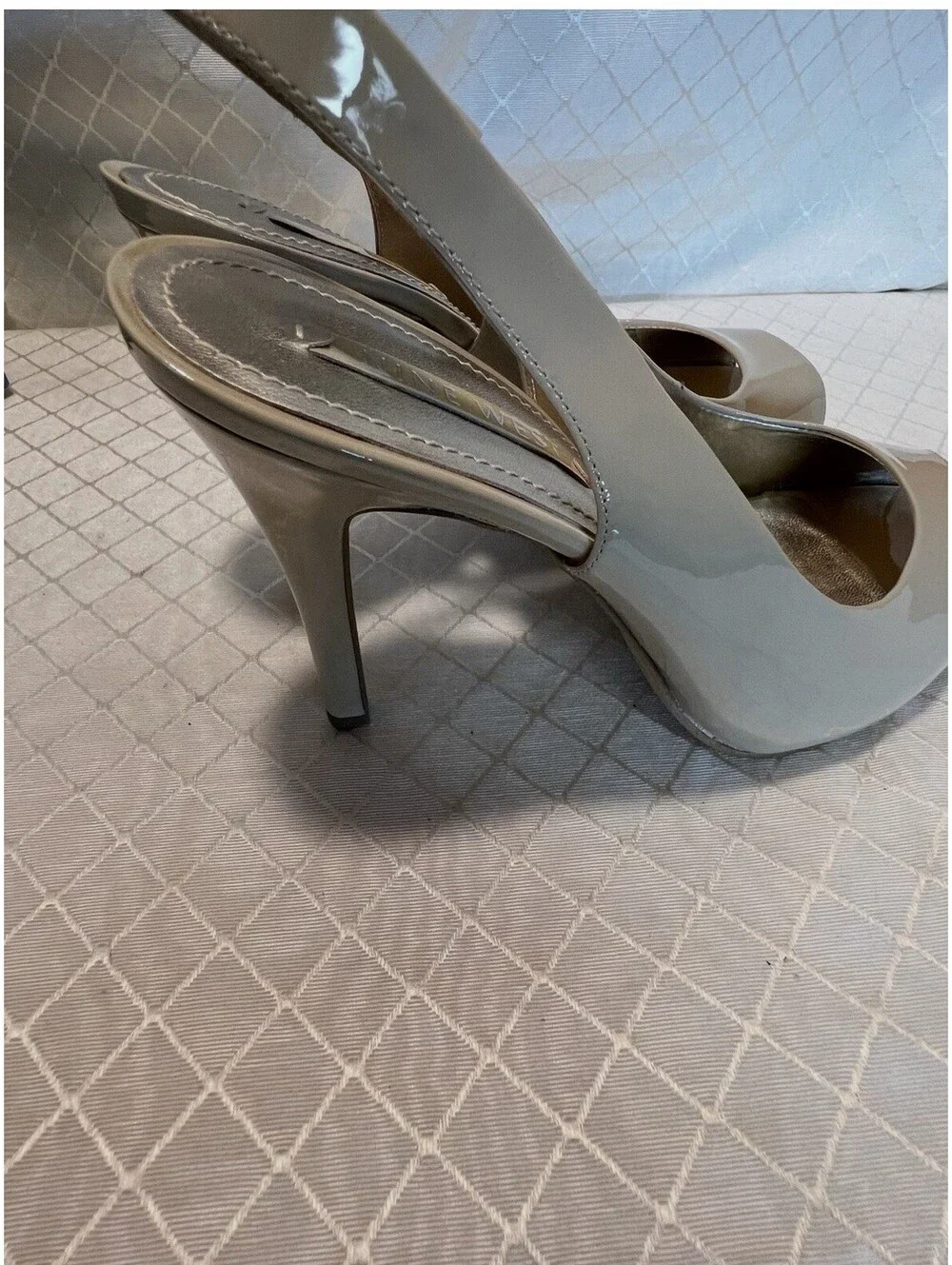 Nine West peep-toe slingback pumps Beige patent leather:Sz 8